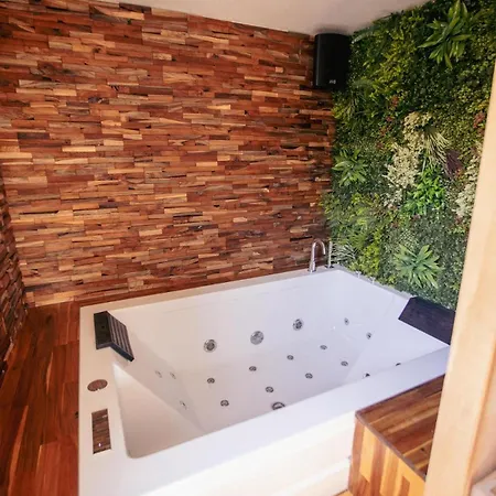 Marrackech, Sauna, Jaccuzi , Piscine, Vélo, Ardèche
